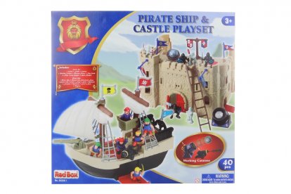 Hrad a pirátska loď